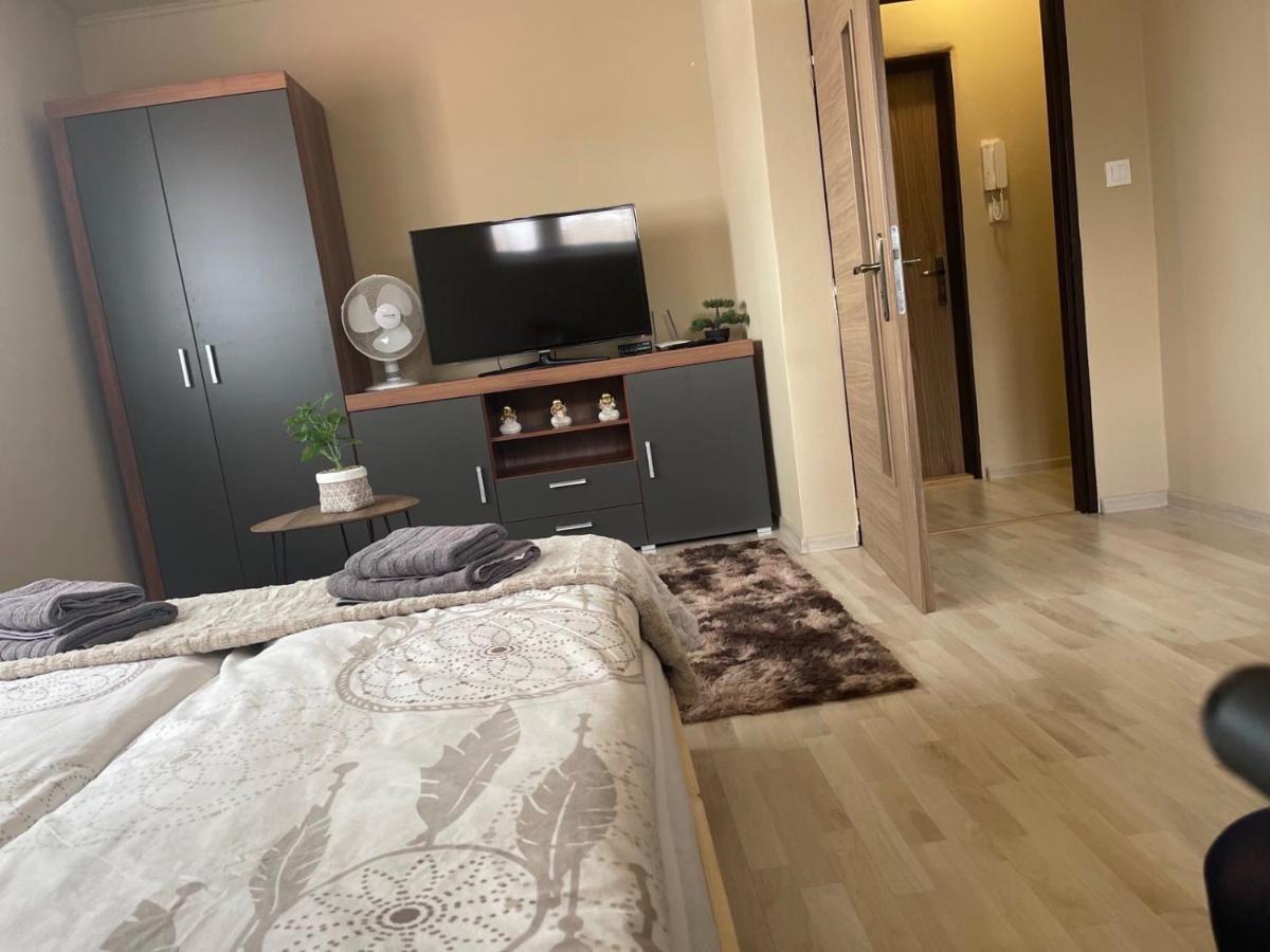 Garzon/ Studio Apartment Sahy Exteriör bild
